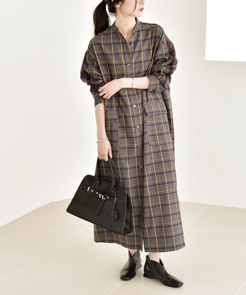 quaranciel(カランシエル)の「quaranciel: バンドカラー ライン チェック ポケット シャツ ワンピース(シャツワンピース・レディース・チャコールグレー/ブラウン・ONE SIZE)」の3枚目の写真