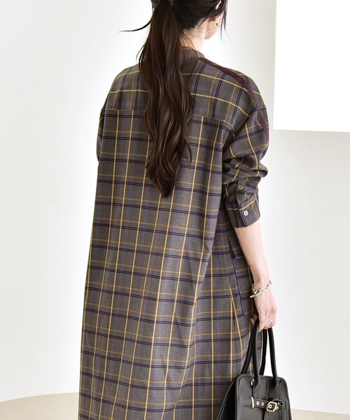 quaranciel(カランシエル)の「quaranciel: バンドカラー ライン チェック ポケット シャツ ワンピース(シャツワンピース・レディース・チャコールグレー/ブラウン・ONE SIZE)」の9枚目の写真