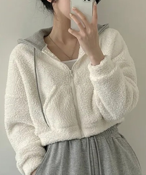 MAISON DE THERESE(メゾン ド テレーズ)の「ショート ジップアップ パーカー(ニット/セーター・レディース・ブラック/アイボリー・L)」の3枚目の写真