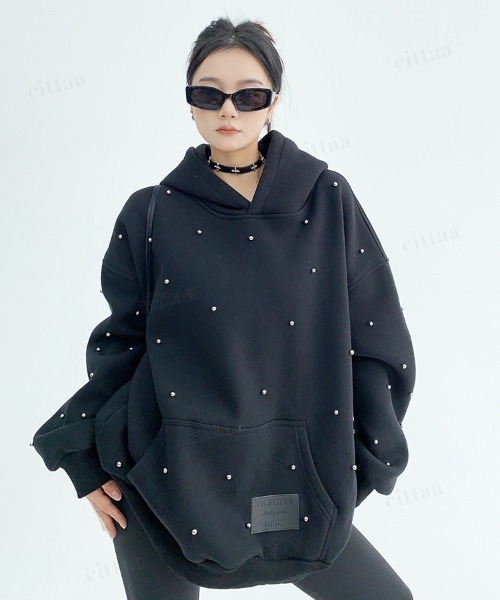 Dalfwin（ダールフィン）の「韓国ファッション RICECAKEシルバースタッズラベルフーディーパーカー（パーカー・レディース・ブラック/グレー・FREE）」の3枚目の写真