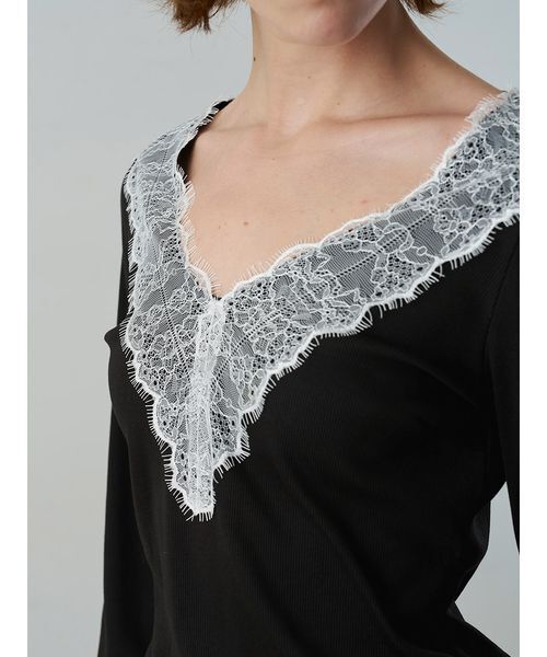 Henon.(ヘノン)の「レースVネックカットトップス(Tシャツ/カットソー・レディース・チャコールグレー/ブラック/オフホワイト/ブラウン/マルチ・F)」の19枚目の写真