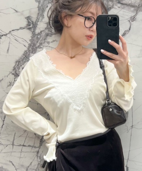 Henon.(ヘノン)の「レースVネックカットトップス(Tシャツ/カットソー・レディース・チャコールグレー/ブラック/オフホワイト/ブラウン/マルチ・F)」の2枚目の写真