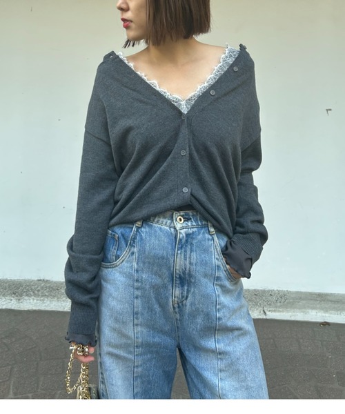 Henon.(ヘノン)の「レースVネックカットトップス(Tシャツ/カットソー・レディース・チャコールグレー/ブラック/オフホワイト/ブラウン/マルチ・F)」の12枚目の写真
