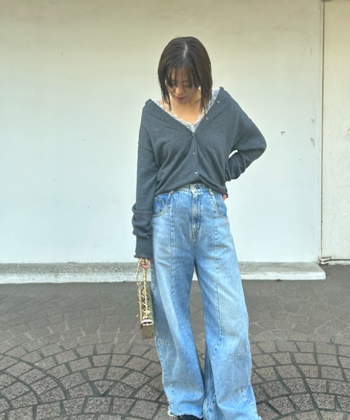 Henon.(ヘノン)の「レースVネックカットトップス(Tシャツ/カットソー・レディース・チャコールグレー/ブラック/オフホワイト/ブラウン/マルチ・F)」の10枚目の写真