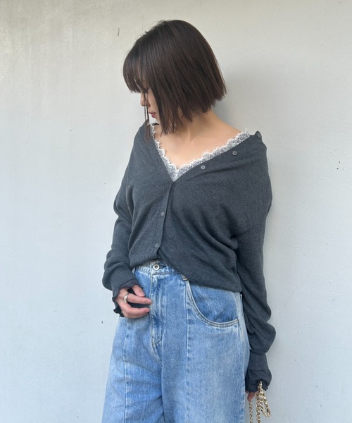 Henon.(ヘノン)の「レースVネックカットトップス(Tシャツ/カットソー・レディース・チャコールグレー/ブラック/オフホワイト/ブラウン/マルチ・F)」の11枚目の写真