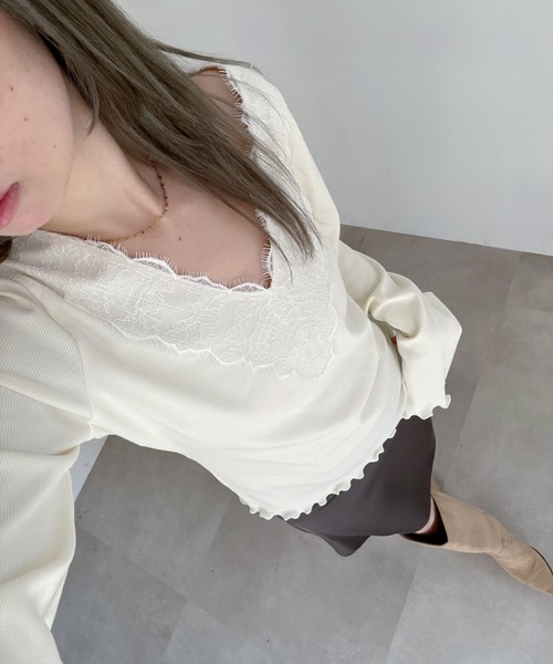 Henon.(ヘノン)の「レースVネックカットトップス(Tシャツ/カットソー・レディース・チャコールグレー/ブラック/オフホワイト/ブラウン/マルチ・F)」の15枚目の写真
