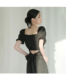 AVANDRESS（アバンドレス ）の「BACK RIBBON SQUARE Short-sleeve BLOUSE BLACK（シャツ/ブラウス・レディース）」