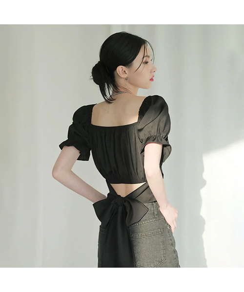 AVANDRESS(アバンドレス )の「BACK RIBBON SQUARE Short-sleeve BLOUSE BLACK(シャツ/ブラウス・レディース・その他・FREE)」の1枚目の写真