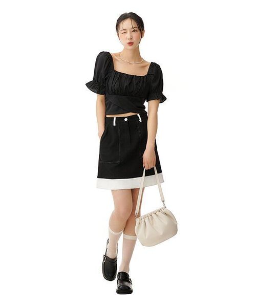 AVANDRESS(アバンドレス )の「BACK RIBBON SQUARE Short-sleeve BLOUSE BLACK(シャツ/ブラウス・レディース・その他・FREE)」の3枚目の写真