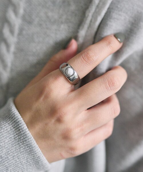 ear PAPILLONNER(イアパピヨネ)の「プチカラーカボションリング(リング・レディース・ゴールド/シルバー・13)」の4枚目の写真