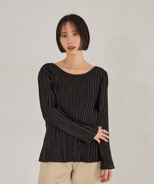 ARVELLIA(アルベリア)の「TEXURED SATIN TOP(Tシャツ/カットソー・レディース・グリーン/ブラック・M)」の1枚目の写真