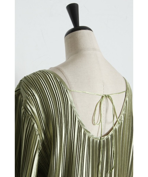 ARVELLIA(アルベリア)の「TEXURED SATIN TOP(Tシャツ/カットソー・レディース・グリーン/ブラック・M)」の22枚目の写真