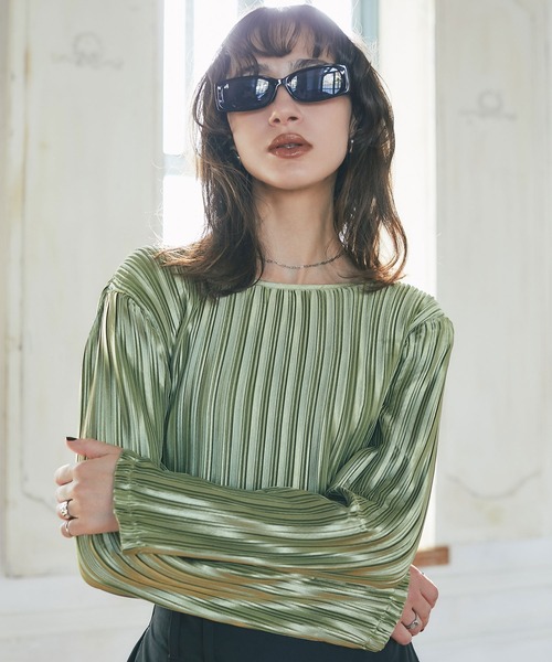 ARVELLIA(アルベリア)の「TEXURED SATIN TOP(Tシャツ/カットソー・レディース・グリーン/ブラック・M)」の3枚目の写真