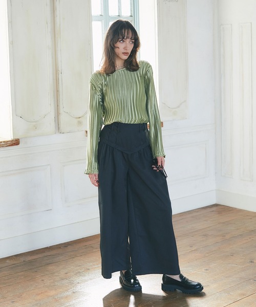 ARVELLIA(アルベリア)の「TEXURED SATIN TOP(Tシャツ/カットソー・レディース・グリーン/ブラック・M)」の5枚目の写真