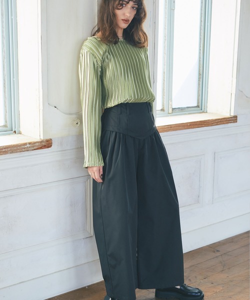 ARVELLIA(アルベリア)の「TEXURED SATIN TOP(Tシャツ/カットソー・レディース・グリーン/ブラック・M)」の6枚目の写真