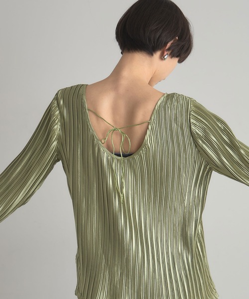 ARVELLIA(アルベリア)の「TEXURED SATIN TOP(Tシャツ/カットソー・レディース・グリーン/ブラック・M)」の11枚目の写真