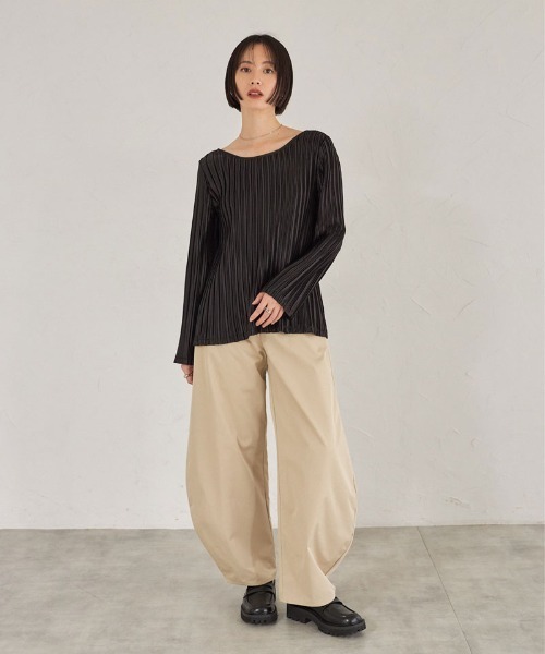 ARVELLIA(アルベリア)の「TEXURED SATIN TOP(Tシャツ/カットソー・レディース・グリーン/ブラック・M)」の14枚目の写真