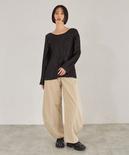 ARVELLIA(アルベリア)の「TEXURED SATIN TOP(Tシャツ/カットソー・レディース・グリーン/ブラック・M)」の17枚目の写真