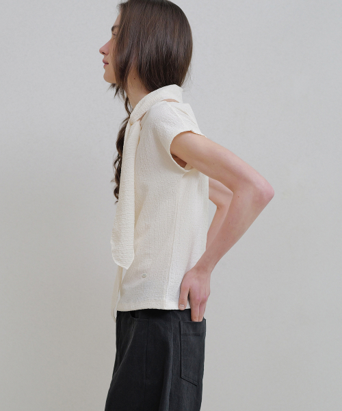 ANDNEEDS（アンドニーズ）の「Rachel scarf blouse (ivory)（シャツ/ブラウス・レディース・その他・FREE）」の3枚目の写真
