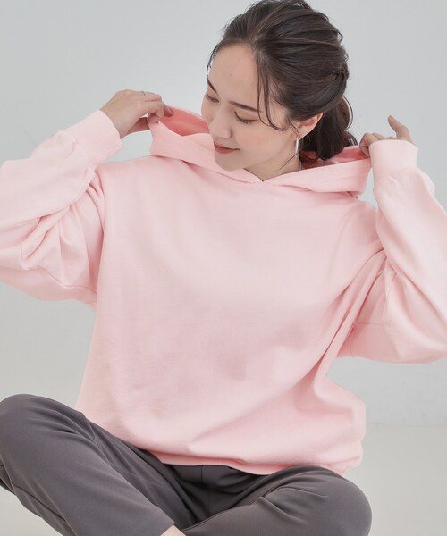 Cutie Blonde(キューティーブロンド)の「【洗濯機可】ポケット付きが嬉しい ケミカル加工フーディ―(パーカー・レディース・ダークグレー/ピンク・00)」の2枚目の写真