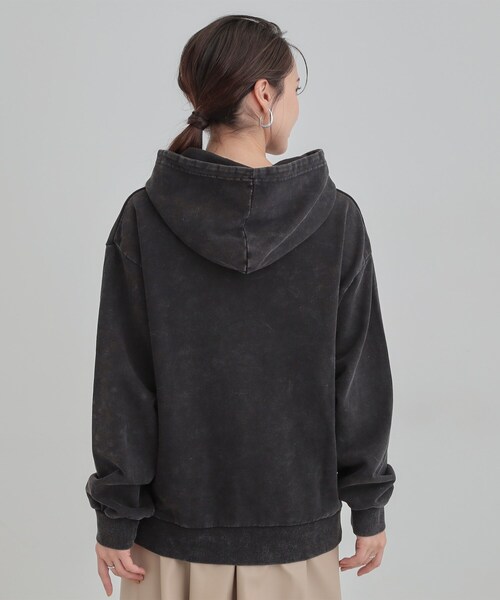 Cutie Blonde(キューティーブロンド)の「【洗濯機可】ポケット付きが嬉しい ケミカル加工フーディ―(パーカー・レディース・ダークグレー/ピンク・00)」の16枚目の写真