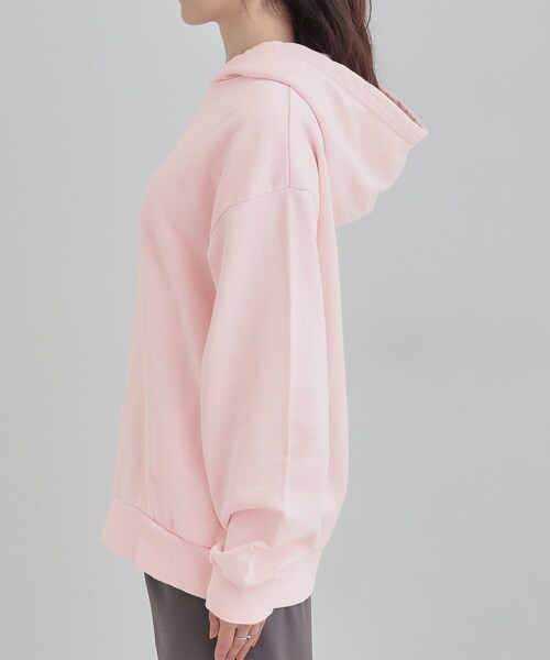 Cutie Blonde(キューティーブロンド)の「【洗濯機可】ポケット付きが嬉しい ケミカル加工フーディ―(パーカー・レディース・ダークグレー/ピンク・00)」の8枚目の写真