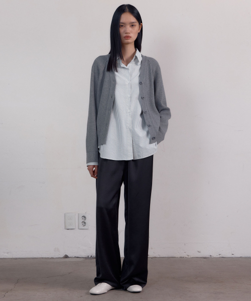 38COMEONCOMMON(38カモンコモン)の「Essential V-neck Cardigan (Melange Grey)(カーディガン/ボレロ・レディース・その他・FREE)」の2枚目の写真