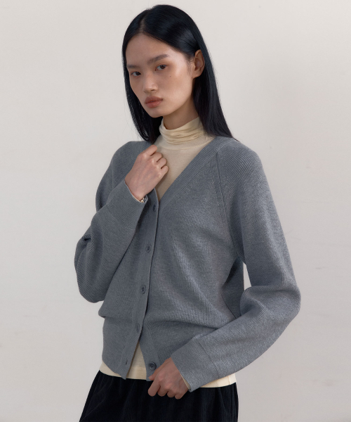 38COMEONCOMMON(38カモンコモン)の「Essential V-neck Cardigan (Melange Grey)(カーディガン/ボレロ・レディース・その他・FREE)」の3枚目の写真