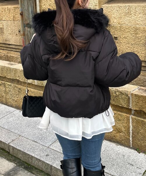 prose verse（プロズヴェール）の「ボリュームファーフード中綿ブルゾン（ダウンジャケット/コート・レディース・ブラック・MEDIUM/LARGE）」の17枚目の写真