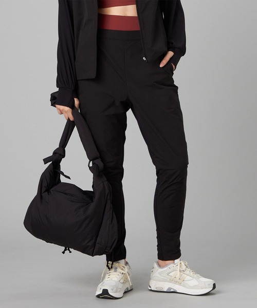 Chacott（チャコット）の「ハイブリッド中わたパンツ（スウェットパンツ・レディース・ブラック/カーキ・M）」の4枚目の写真