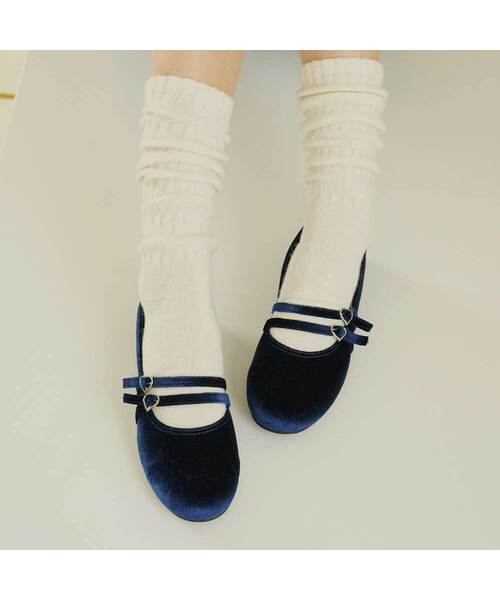 FORRR(フォルンルン)の「Heart Two strap Maryjane - 4Color(バレエシューズ・レディース・ブラック×ブラック/ブラック/ブルー/バーガンディー・23cm/24cm/25cm)」の3枚目の写真