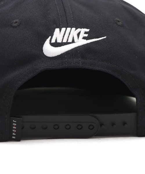JORDAN BRAND(ジョーダンブランド)の「JORDAN BRAND U J PRO CAP US FB DC 5PNL FLT / ジョーダン ブランド プロ キャップ US FB DC 5PNL FLT / NIKE【SP】(キャップ・メンズ・グレー/ブラック・L/XL)」の4枚目の写真