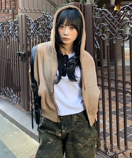 lilful（リルフル）の「スプレー加工 ショート丈 ダブルジップパーカー（パーカー・レディース・ピンク/ブラック/ベージュ/グレー・F）」の12枚目の写真