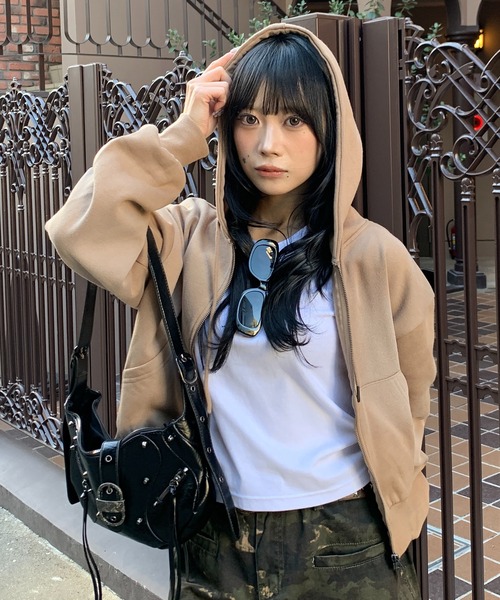 lilful（リルフル）の「スプレー加工 ショート丈 ダブルジップパーカー（パーカー・レディース・ピンク/ブラック/ベージュ/グレー・F）」の6枚目の写真