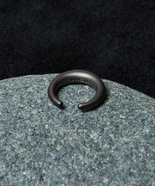 IVXLCDM(アイヴィーエックスエルシーディエム)の「IVXLCDM アイブイエックスエルシーディーエム / FLOAT EAR CUFF シルバー925フロートイヤーカフ / IVX-A510-BK(イヤーカフ・メンズ・ブラック・FREE)」の5枚目の写真