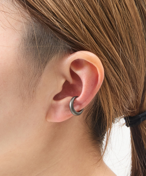 IVXLCDM(アイヴィーエックスエルシーディエム)の「IVXLCDM アイブイエックスエルシーディーエム / FLOAT EAR CUFF シルバー925フロートイヤーカフ / IVX-A510-BK(イヤーカフ・メンズ・ブラック・FREE)」の8枚目の写真