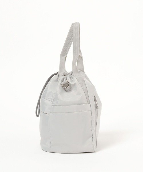 LEPSIM（レプシィム）の「【500mlペットボトルも入る】ユーティリティ巾着バッグ　633023（ショルダーバッグ・レディース・ブラック/カーキ/ライトグレー・ONE SIZE）」の6枚目の写真