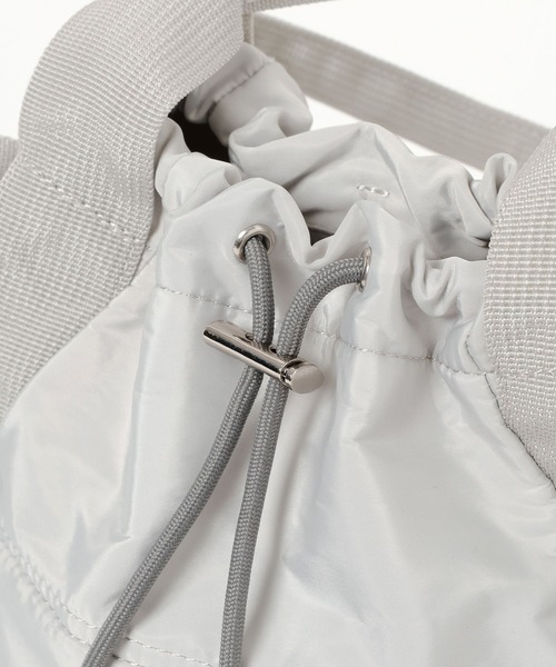 LEPSIM（レプシィム）の「【500mlペットボトルも入る】ユーティリティ巾着バッグ　633023（ショルダーバッグ・レディース・ブラック/カーキ/ライトグレー・ONE SIZE）」の10枚目の写真