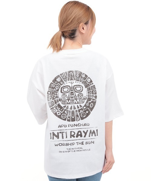 チチカカ(チチカカ)の「インティライミプリントTシャツ【ユニセックス】(Tシャツ/カットソー・メンズ・ホワイト/チャコールグレー・LARGE/MEDIUM)」の10枚目の写真