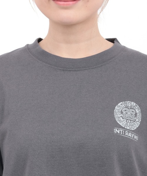 チチカカ(チチカカ)の「インティライミプリントTシャツ【ユニセックス】(Tシャツ/カットソー・メンズ・ホワイト/チャコールグレー・LARGE/MEDIUM)」の15枚目の写真