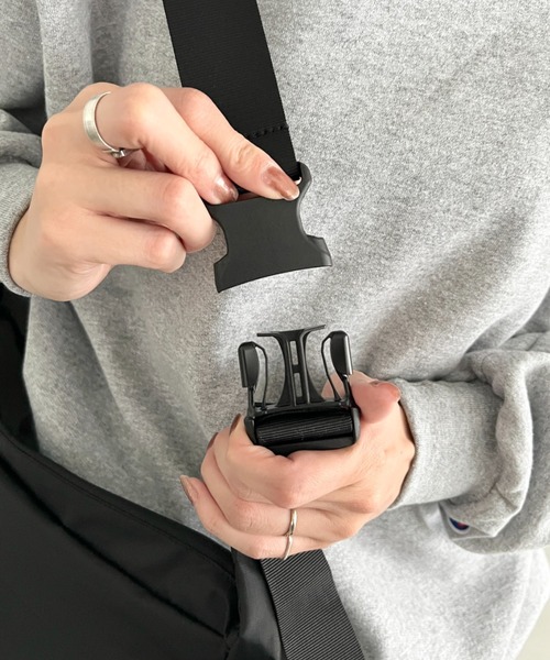 THE NORTH FACE（ザノースフェイス）の「THE NORTH FACE(ザ・ノースフェイス)/軽量 A4収納可 大容量 メッセンジャーバッグ ショルダーバッグ/BOREALIS SOFT MESSENGER（ショルダーバッグ・レディース・ブラック/ベージュ/カーキ・FREE）」の7枚目の写真