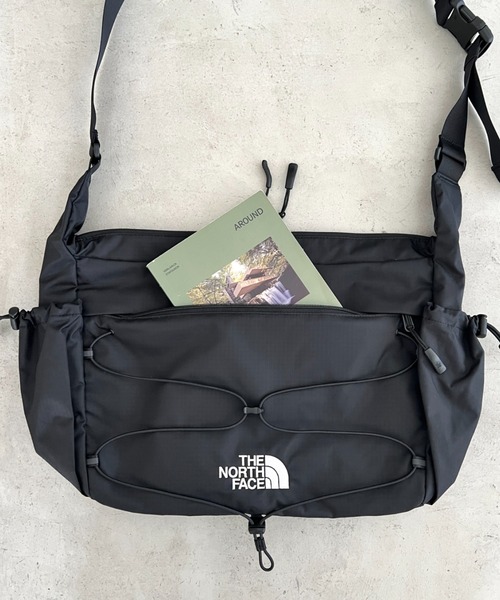 THE NORTH FACE（ザノースフェイス）の「THE NORTH FACE(ザ・ノースフェイス)/軽量 A4収納可 大容量 メッセンジャーバッグ ショルダーバッグ/BOREALIS SOFT MESSENGER（ショルダーバッグ・レディース・ブラック/ベージュ/カーキ・FREE）」の10枚目の写真