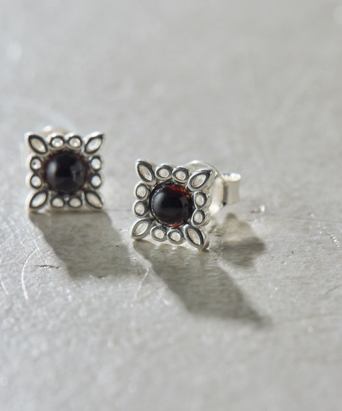 COLLAGE GALLARDAGALANTE（コラージュガリャルダガランテ）の「Sivelle./Silver925オニキスレースピアス（ピアス（両耳用）・レディース・シルバー・FREE）」の3枚目の写真