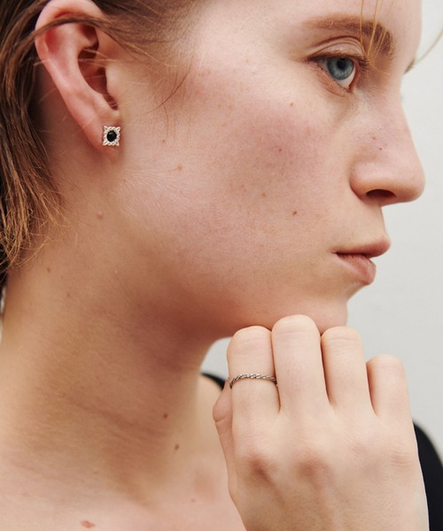 COLLAGE GALLARDAGALANTE（コラージュガリャルダガランテ）の「Sivelle./Silver925オニキスレースピアス（ピアス（両耳用）・レディース・シルバー・FREE）」の2枚目の写真