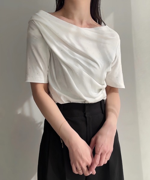 junoah(ジュノア)の「ラインストーン半袖ドレープトップス(Tシャツ/カットソー・レディース・ホワイト/ブラック/クリーム・LARGE/MEDIUM/SMALL)」の4枚目の写真