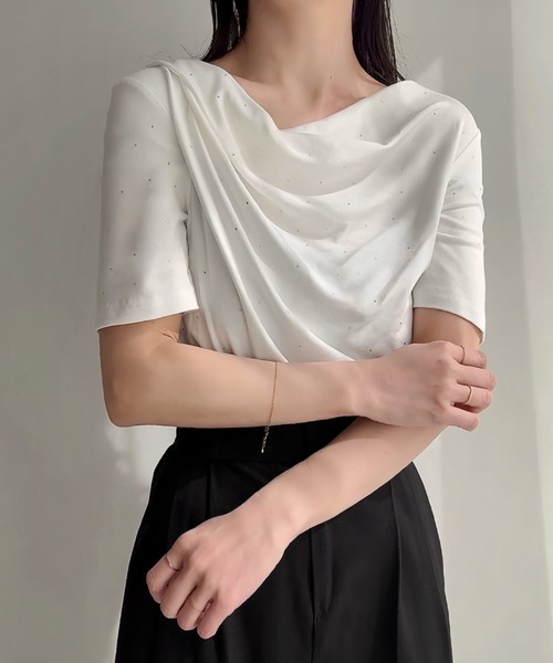 junoah(ジュノア)の「ラインストーン半袖ドレープトップス(Tシャツ/カットソー・レディース・ホワイト/ブラック/クリーム・LARGE/MEDIUM/SMALL)」の5枚目の写真