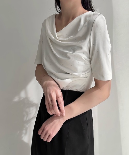 junoah(ジュノア)の「ラインストーン半袖ドレープトップス(Tシャツ/カットソー・レディース・ホワイト/ブラック/クリーム・LARGE/MEDIUM/SMALL)」の7枚目の写真