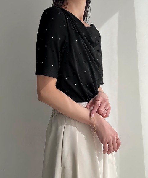 junoah(ジュノア)の「ラインストーン半袖ドレープトップス(Tシャツ/カットソー・レディース・ホワイト/ブラック/クリーム・LARGE/MEDIUM/SMALL)」の12枚目の写真