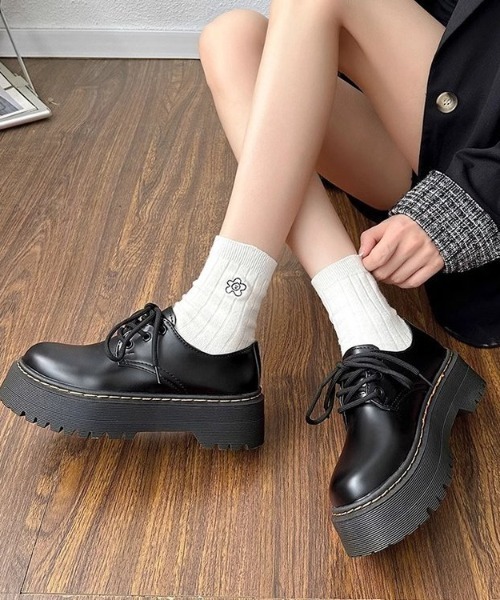 LAC-VERT（ラック・ヴェール）の「厚底レースアップシューズ（ドレスシューズ・レディース・ブラック・SMALL/MEDIUM/LARGE）」の6枚目の写真