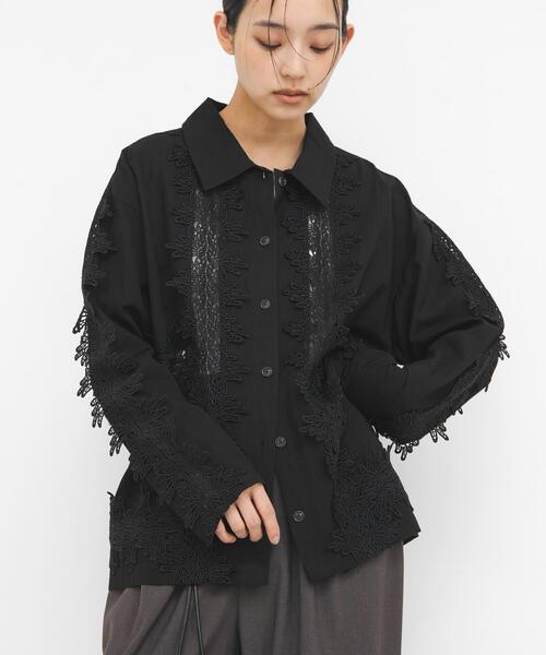 KBF（ケイビーエフ）の「ヴィンテージライクレースシャツ（シャツ/ブラウス・レディース・ダークブラウン/オフホワイト/ブラック・ONE）」の3枚目の写真